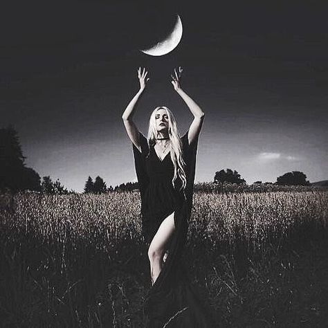 She unleashed her inner goddess and became the woman her soul knew she could be —Michelle Schaper🌙✨ • • • Follow: @modernxwitches🔮… Alt Couple Photoshoot, Dark Side Of Moon, Witch Photos, Personaje Fantasy, Lake Photoshoot, Gothic Photography, Dark Beauty Photography, Dark Portrait, Halloween Photography