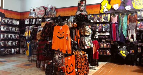 Halloween Spirit Store, Ide Halloween, Halloween Costumes For Sale, Dekorasi Halloween, Kostum Halloween, Halloween Costume Store, Best Above Ground Pool, Spirit Store, Couples Halloween