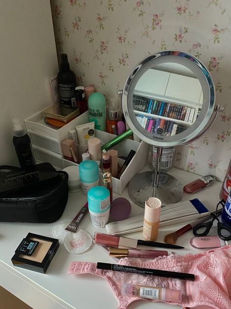 Messy Bathroom Counter Aesthetic, Messy Make Up Table, Makeup Messy Table, Messy Makeup Table Aesthetic, Messy Makeup Desk, Messy Makeup Table, Makeup Area, Makeup Is Life, Clutter Organization