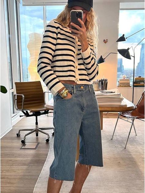 Jean Bermuda Shorts Outfit, Bermuda Jean Shorts Outfit, Bermuda Shorts Outfit Summer, Bermuda Shorts Outfit Street Styles, Long Jean Shorts Outfit, Denim Bermuda Shorts Outfit, How To Wear Bermuda Shorts, How To Style Bermuda Shorts, Bermuda Shorts Outfits