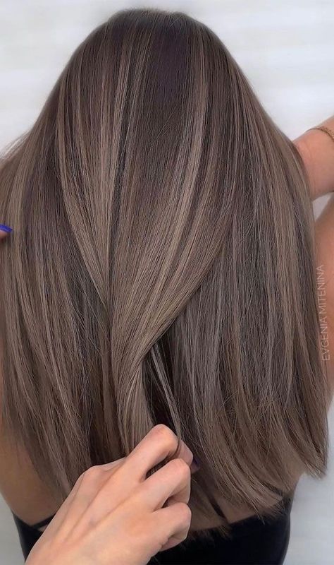 Kadeřnické Trendy, Mushroom Brown, Brown Hair Looks, Brown Hair Inspo, Ash Hair Color, Vlasové Trendy, Brunette Hair With Highlights, Brown Hair Balayage, Haircuts Straight Hair