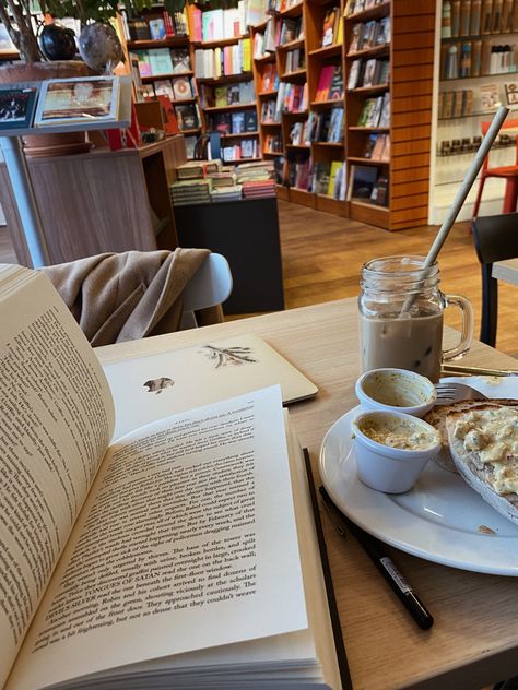 Bookstore Cafe, Improvement Books, Library Aesthetic, Coffee Shop Aesthetic, Book Cafe, Vie Motivation, Books For Self Improvement, Coffee Corner, Aesthetic Coffee