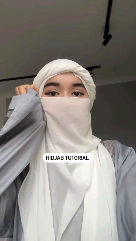 Top winter scarf latest Winter Season Collection Stylish Designs | Kingston Designs #winteroutfits #winterfashion #winteroutfit Niqab Tutorial, Mode Niqab, Hijab Turban Style, Simple Hijab Tutorial, Estilo Hijab, Turban Hijab, Simple Hijab, Niqab Fashion, Pashmina Hijab Tutorial