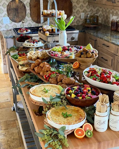 Boards & Boxes Tiered Sandwich Platter, Quiche Charcuterie Board Ideas, Quiche Presentation Ideas, Appetizers Set Up Ideas, Brunch Garden Wedding, Bridal Shower Food Set Up, Quiche Buffet, Classy Birthday Party Ideas, Thanksgiving Buffet Setup Ideas