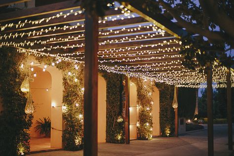 Image by Volvoreta Bodas - Be inspired to get married in Spain. Stunning rustic UK destination wedding in Castellón, near the Mediterranean Sea with pastel colour scheme & DIY decor. Pergola Corner, Modern Garden Lighting, Gazebo Lighting, Garden Lighting Design, Solar Patio Lights, Outdoor Lighting Design, Corner Brackets, Outdoor Fairy Lights, Balkon Design