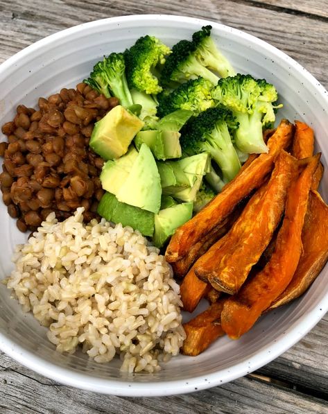 5:30 p.m. — Lentils With Rice and Veggies Plats Healthy, Pasti Sani, Idee Pasto, Makanan Diet, Läcker Mat, Diet Vegetarian, Deilig Mat, Healty Food, Healthy Meal Prep