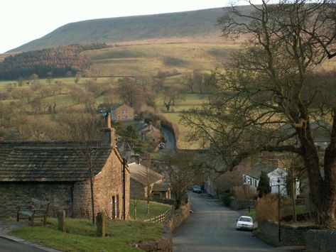 Pendle Hill, Lancashire, England - it's where my Pendleton ancesetors can be traced to Pendle Hill, 2024 Books, Lancashire England, English Village, British Countryside, England And Scotland, Village Life, Weekend Fun, English Cottage