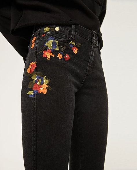 Embroidery Inspo Embroidered Jeans Outfit, Look Grunge, Haine Diy, Hippie Man, Diy Vetement, Kleidung Diy, 자수 디자인, Ropa Diy, Outfit Jeans