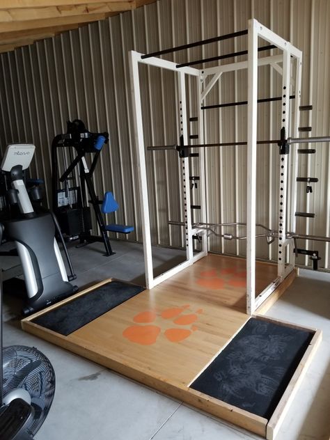 Diy Deadlift Platform, Garage Gym Diy, Gym Creative, Deadlift Platform, Weightlifting Platform, Home Made Gym, Backyard Gym, Gym Garage, Home Gym Garage