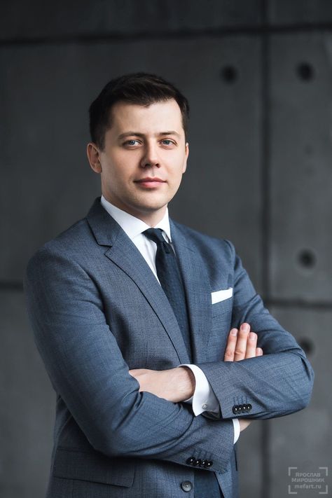 Man Profile Picture, Lawyer Portrait, Corporate Pictures, Headshot Men, Male Headshot Poses, Corporate Headshot Poses, Business Man Photography, Pose Pengantin, Professional Profile Pictures