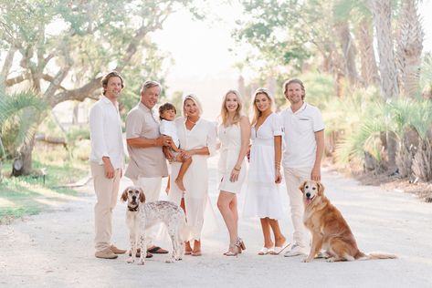 Family Pictures Wearing White, Summer Vacation Photoshoot, Summer Family Portraits, Extended Family Photography, Family Portrait Outfits, Big Family Photos, Pawleys Island Sc, Extended Family Photos, Beach Photography Family