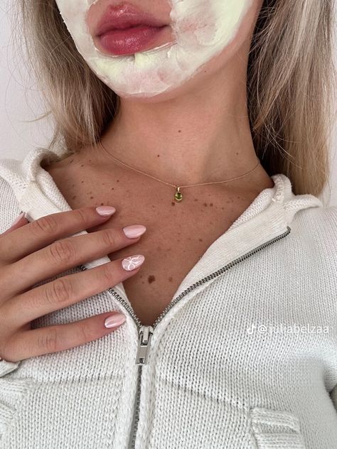 Clean Girl Aesthetic Skincare, Girl Cleaning Aesthetic, Sweet 16 Nails, Skincare Mask, Aesthetic Skincare, Clean Life, Clean Girl Aesthetic, Y2k Black, Girls Nails