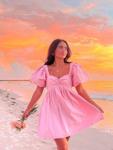 Pink Spring Dress Outfit, Pink Dress Picture, Mini Dress Instagram Pictures, Pink Dress Summer Outfit, Pink Dress Photoshoot Picture Ideas, Easter Dress Aesthetic, Sunset Outfit Aesthetic, Sundress Beach Photoshoot, Sunset Picnic Photoshoot