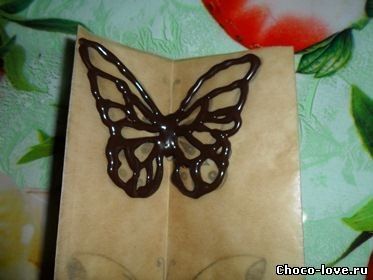 How to DIY Chocolate Butterfly Decoration Chocolate Butterfly, Dish Decoration, Draw A Butterfly, Chocolate Butterflies, Decorate A Cake, Butterfly Decoration, Chocolate Garnishes, Making Chocolate, Diy Chocolate