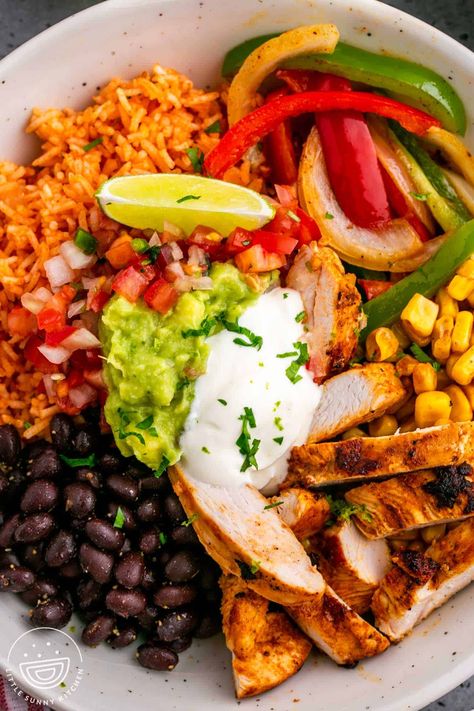 Seasoned Beans, Chicken Bowl Meal Prep, Fajita Bowl Recipe, Chicken Fajita Bowls, Fajita Bowl, Chicken Fajita Bowl, Chicken Bowl Recipe, Homemade Fajita Seasoning, Healthy Bowls Recipes