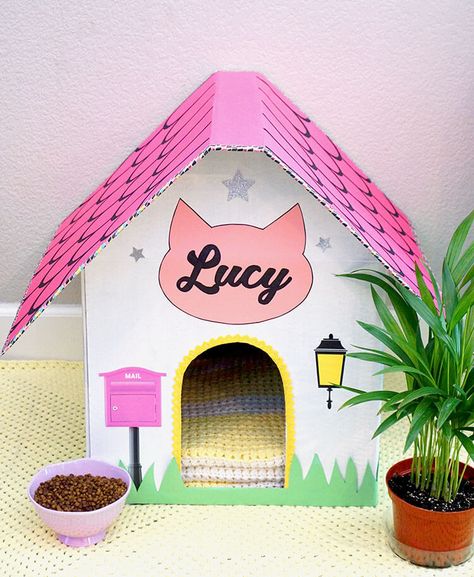 Dog Cardboard House, Decorate Cardboard Box For Cat, Cardboard Kitty House, Cat House Painting Ideas, Cardboard Box For Cats, Cat House Decor, Diy Cat Box House, Cardboard Cat House Diy, Diy Cardboard Cat House