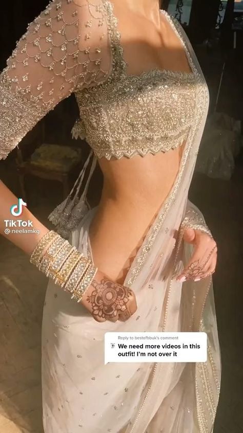 Modern Sarees, Indian Fits, Fashionable Saree, Pengantin India, Indian Sari Dress, Fashionable Saree Blouse Designs, Dresses Traditional, Indian Outfits Lehenga, Indian Bride Outfits