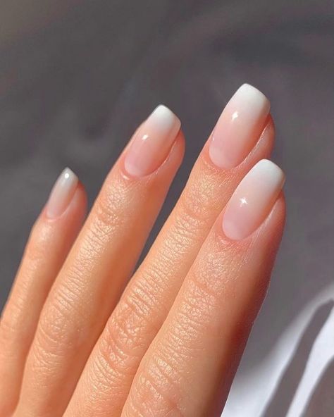 Short Wedding Nails: 40 Stunning And Creative Ideas For Bride ★ short wedding nails ombre Dip French Ombre Nails, Ombre French Manicure, Natural French Nails, Milky Nails, Short Fake Nails, Casual Nails, Nagel Inspo, Bride Nails, Cat Kuku