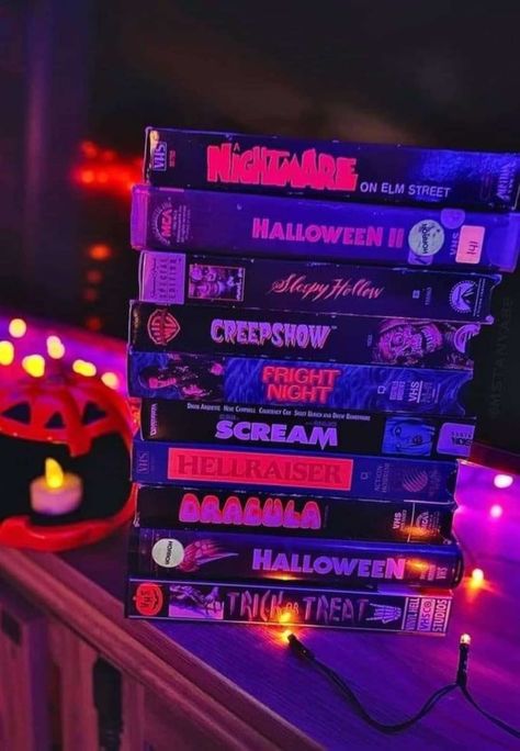 90s Halloween, Halloween Bedroom, Halloween Movie Night, Halloween Room Decor, Halloween Ii, Purple Halloween, Horror Nights, Halloween Wallpaper Iphone, Halloween Horror Nights