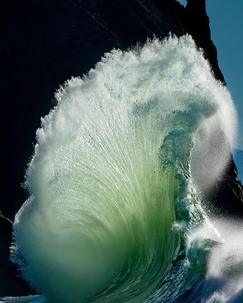Photo: Aaron Chang Ocean Waves Photography, Tsunami Waves, Beach Canvas Art, Pastel Beach, Waves Photography, Water Pictures, Ocean Surf, Surf Photography, Open Ocean