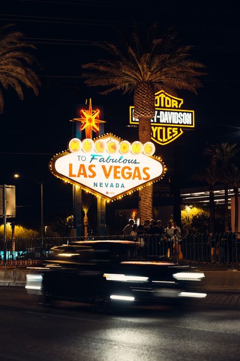 100 Las Vegas Wallpapers That Show The Vibrancy Of The City Las Vegas, Vegas Aesthetic Pictures, Old Vegas Aesthetic, Las Vegas Aesthetic Vintage, Vegas Collage, Las Vegas Wallpaper, Las Vegad, Vegas Wallpaper, Casino Aesthetic