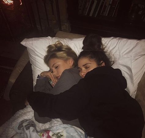 Photos Bff, Best Friend Photography, Fotos Goals, Best Friend Photoshoot, Bff Photoshoot, Best Friends Shoot, Best Friends Aesthetic, Best Friend Photos, Cute Friend Pictures