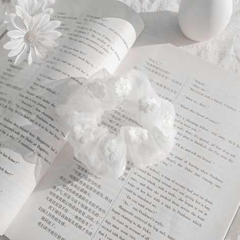 Aesthetic White Widget, White + Core + Aesthetic, Photo Widgets, Photo Widget, Widget For Iphone, Cream Aesthetic, Black And White Theme, White Books, Rainbow Aesthetic