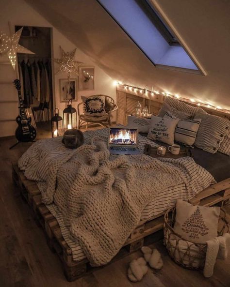 21 Most Beautiful Christmas Bedroom Decorating Ideas For Cozy Warmth Bedroom Wallpaper Texture, Country Cottage Bedroom, Paris Themed Bedroom, Bedroom Ideas For Small Rooms Cozy, Country Bedroom Decor, Home Drawing, Neutral Bedroom Decor, Nails Home, Drawing Home