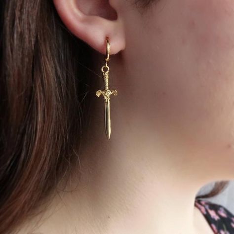Cute Earrings Dangle, Dangle Cross Earrings, Statement Jewelry Sets, Dagger Earrings, Statement Hoop Earrings, Estilo Rock, Medieval Jewelry, Cross Earrings, Earring Hooks