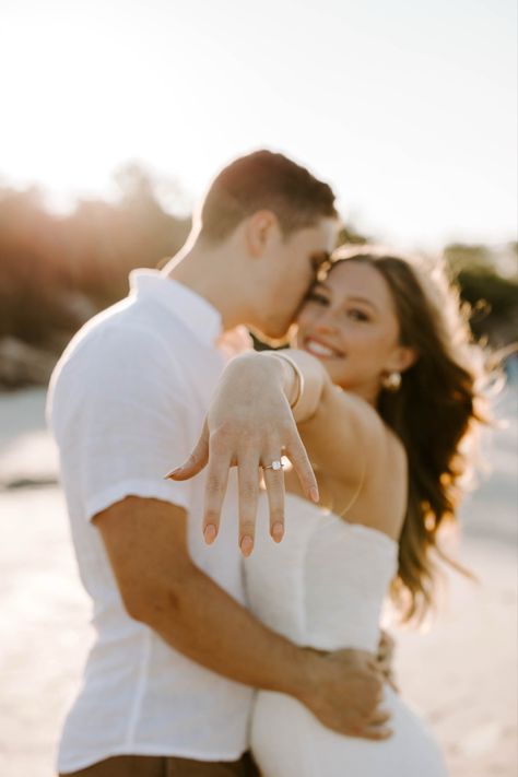 Beach Engagement Announcement, Forehead Kiss Engagement Photo, Cool Prenup Photoshoot Ideas, Couple Shoot In Beach, Beach Wedding Photography Poses Couple, Proposal Ideas Photoshoot, Engagement Photo Shoot Outfits Beach, Pre Wedding Shoot At Beach, Engagement Pics On Beach