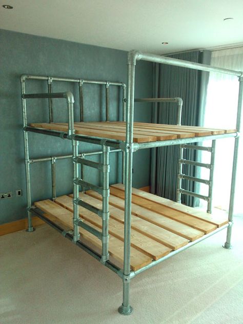 Pipe Bed Frame, Pipe Bed, Bunk Bed Ideas, Industrial Pipe Furniture, Bunk Bed Plans, Diy Loft Bed, Hostel Room, Diy Bunk Bed, Pipe Decor