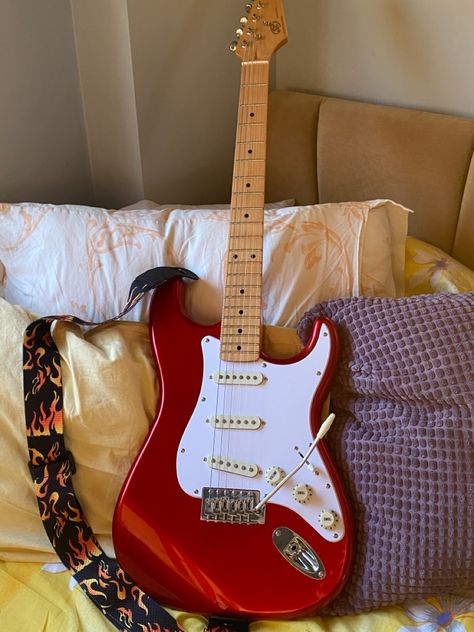 #aesthetic #guitar #electroguitar #red #stratocaster #amp Red Stratocaster, Gitar Vintage, Rockstars Girlfriend, Electro Guitar, Aesthetic Guitar, Red Guitar, Hello Kitty House, Apple Jack, Guitar Obsession