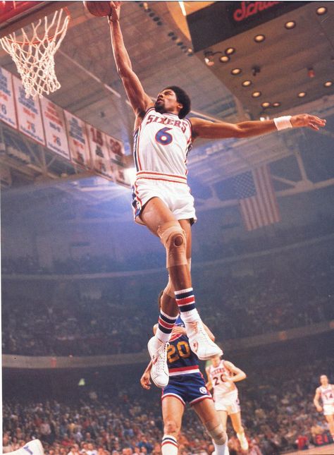 Dr. J goes for the dunk, 1977 School Sports Posters, Classic Pictures, Julius Erving, Dr J, Philadelphia Sports, Charles Barkley, Nba Wallpapers, Sport Inspiration, Super Soldier