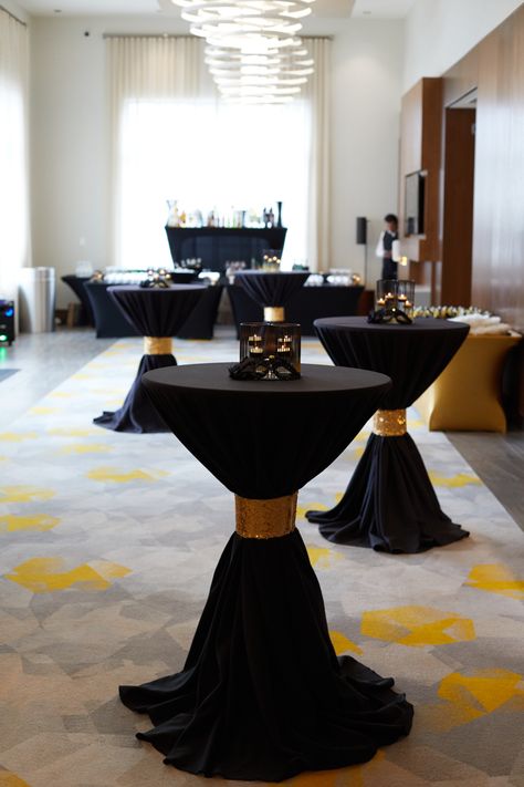 Hollywood Glamour Decor Party, Prom Theme 40th Birthday, Small Space Party Decor, Black White And Gold Formal Party, Black Tie Event Centerpieces, Hollywood Theme Table Setting, Black And Gold Theme Centerpieces, Black And Gold Cocktail Table, Gatsby Party For Men