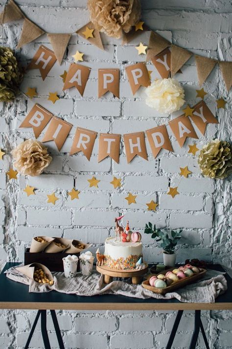 26 Birthday Decoration Ideas, Simple Birthday Set Up, House Birthday Decorations, Rustic Birthday Decor, First Birthday Table Decor, Small Birthday Decorations Simple, Small Birthday Party Ideas, Home Birthday Decorations, Rustic Birthday Party Decorations