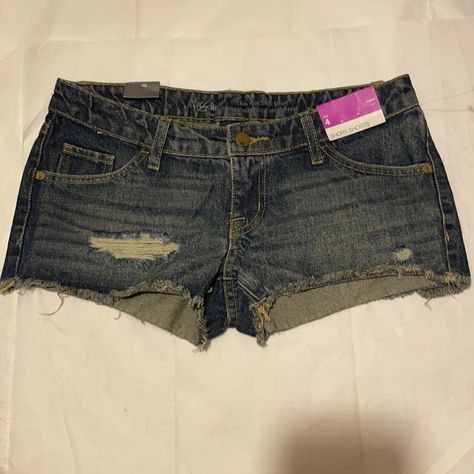 Jean Distressed Short Shorts Low Rise Low Wasted Shorts, Low Rise Jean Shorts Outfit, Short Denim Shorts Outfit, Low Waisted Shorts Outfit, Best Jean Shorts, Low Waisted Shorts, Low Rise Denim Shorts, Low Rise Baggy Jeans, Shorts Aesthetic