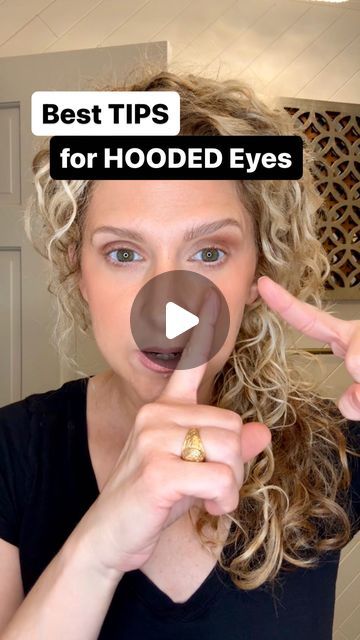 Brown Makeup For Hooded Eyes, How To Do Under Eye Eyeshadow, Aging Eye Makeup, Best Eyeshadow For Hooded Eyes, How To Apply Eyeshadow Hooded Eyes, How To Fix Hooded Eyes, Hooded Eye Hacks, Aging Hooded Eyes Makeup, Makeup Ideas For Hooded Eyes Eyeshadows