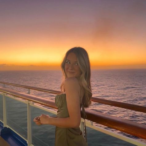 Cruise Ship Photos Ideas, Balcony Cruise Pictures, Photos On Cruise, Cruise Insta Pic Ideas, Insta Pics Inspo Aesthetic, Cruise Hair Ideas, Cruise Photo Ideas Best Friends, Cruise Ship Instagram Pictures, Cruise Ship Poses Photo Ideas