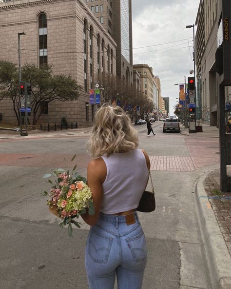 Balayage, Self Foto, Ribcage Straight Ankle Jeans, Pose Selfie, Shotting Photo, Photographie Portrait Inspiration, Photographie Inspo, Selfie Poses Instagram, Pic Pose