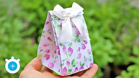 Making Paper Gift Bags, Scrapbook Paper Gift Bags, How To Make Packaging Bags, Paper Bag Making Tutorials, Gift Pouch Paper, How To Make A Small Paper Bag, Origami Gift Bag Tutorial, How To Make Paper Gift Bags, How To Make Small Gift Bags