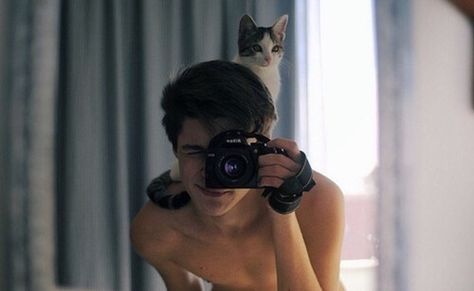 Crazy Cat Lady, Men With Cats, Image Chat, Cat People, Mystic Messenger, Foto Inspiration, 인물 사진, Man In Love, Real Man