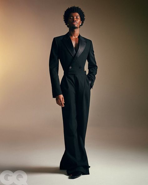 Tumblr, Classy Poses For Men, Vogue Hommes Editorial, Black Suit Photoshoot Men, Ysl Suits Men, Men High Fashion Photoshoot, Gender Fluid Person, Guy Model Poses, Male Model Runway Poses