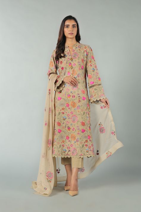 Floral Beauty Couture, Winter Suits For Women Indian, Suits For Women Indian Casual, Kameez Designs Pakistani, Pakistani Kurti Designs, Suits For Women Indian, Fashion Girl Design, Different Types Of Dresses, Suits Casual