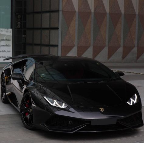 Lamborghini Huracan painted in Nero Serapis w/ an aftermarket rear wing  Photo taken by: @junxiangphotos on Instagram Black Huracan, Game Motor, Car Game, Luxury Boat, Cool Car Pictures, Bitcoin Trading, Crypto Exchange, Lamborghini Huracan, Car Games