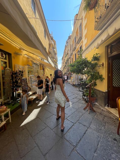 Sorrento, Italy, Photo Inspo, Lemons Sorento Italy Outfits, Sorrento Italy Outfits, Sorrento Aesthetic, Sorento Italy, Italy Girl, Sorrento Italy, Senior Trip, Italy Outfits, Hotel Pool