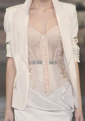 Chanel Catwalk Fashion, Detail Couture, Mode Chanel, Chanel Spring, Classy And Fabulous, Mode Inspiration, Fashion Details, Passion For Fashion, Beautiful Outfits