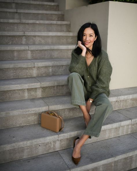 Fashion Weeks, Green Pants Outfit Ideas, Green Pants Outfit, Pants Outfit Ideas, Olive Pants, Elegante Casual, Inspiration Mode, Green Pants, 가을 패션
