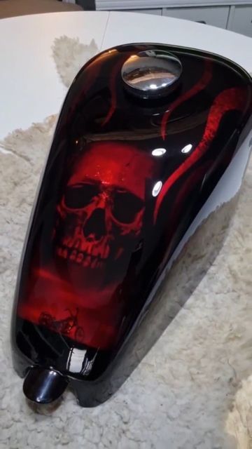 Custom Motorcycle Paint Jobs Ideas, Harley Custom Paint Jobs, Gas Tank Paint, Motorcycle Art Painting, Custom Motorcycle Paint Jobs, Motorcycle Paint, Bike Tank, Kustom Paint, Custom Paint Motorcycle