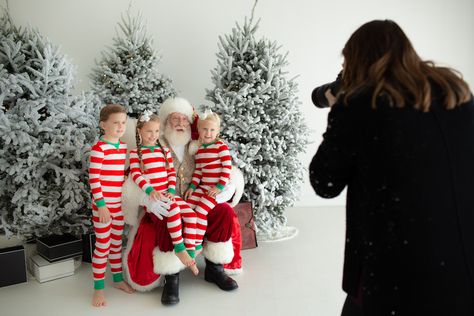 How This Photographer Made $10,000 in One Day Shooting Santa Sessions | Fstoppers Natal, Santa Sessions Minis, Pictures With Santa Ideas Mini Sessions, Santa Picture Set Up, Studio Santa Mini Sessions, Santa Studio Sessions, Santa Minis Photography, Santa Session Photography, Santa Photoshoot Mini Sessions Outside