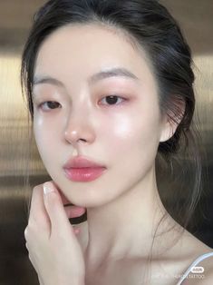 Pale Skin Aesthetic, Clean Skin Face, Corps Idéal, Skin Aesthetics, Clear Glowing Skin, Face Aesthetic, Clear Face, Pretty Skin Care, Pretty Skin